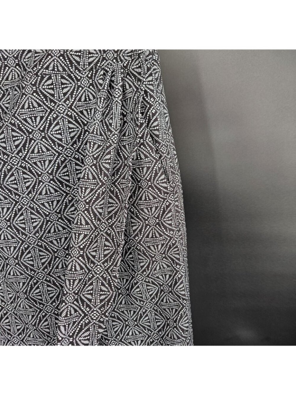 RipSkirt Wrap Skirt Large Black Geometric Sheath Stretch Travel Knee Length - Picture 3 of 12